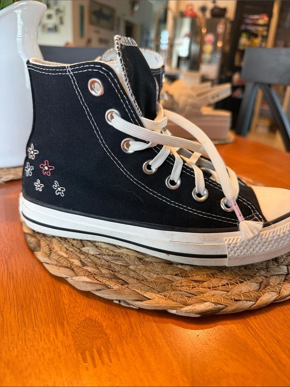 Converse Kids High-Top Sneakers in Black, pink and White sz 5.5